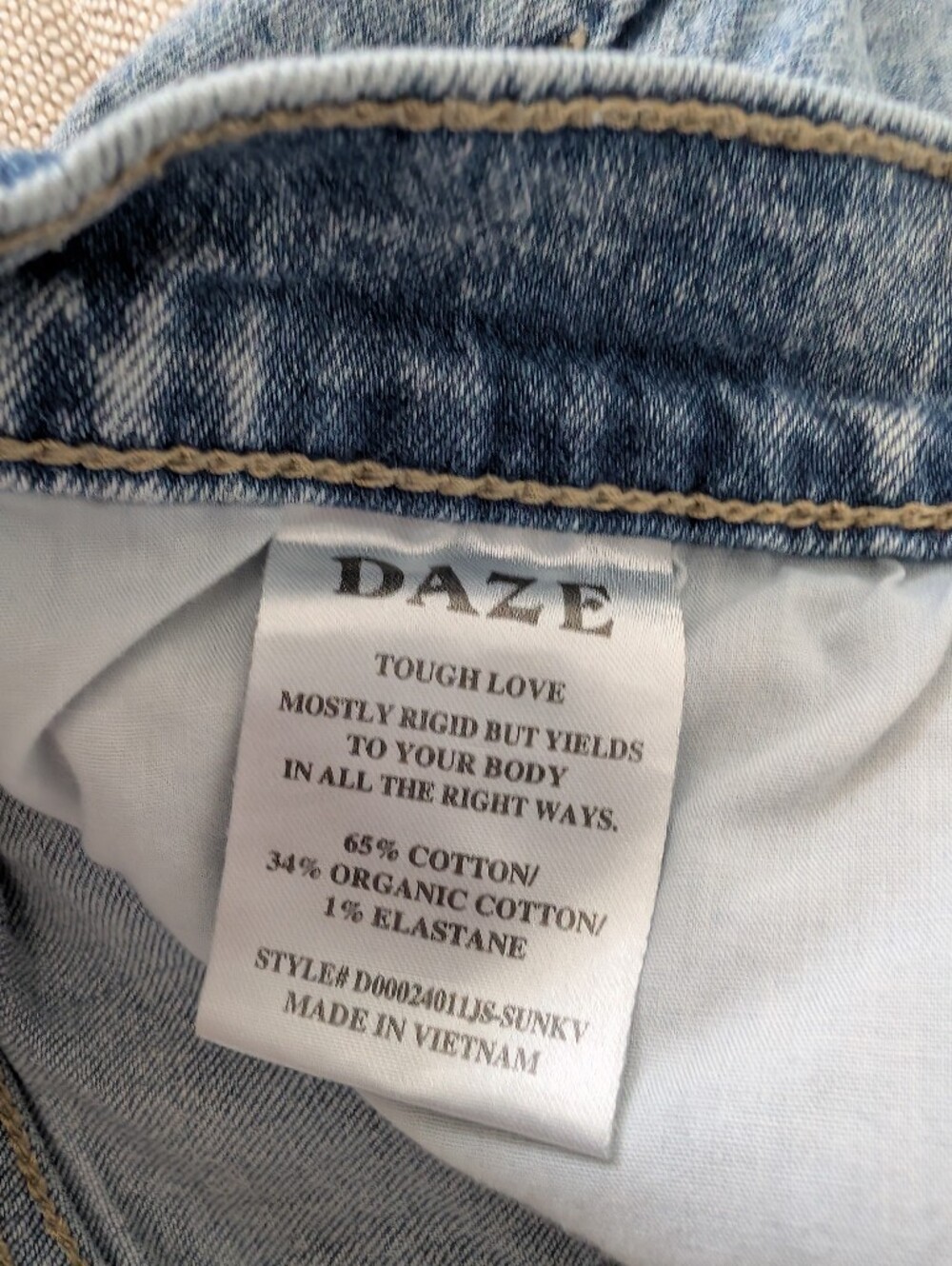 Daze Light Wash Denim Cutoff Shorts | Size 27 - Picture 10 of 14